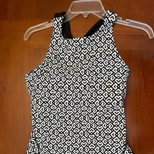 LUCY Black+White Tank Size M